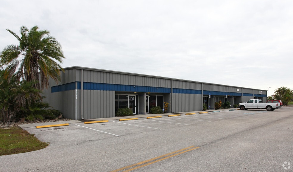 1611 12th St E, Palmetto, FL for lease - Primary Photo - Image 1 of 10