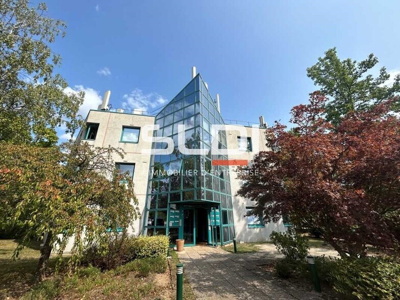 Rue Benoit Bennier, Charbonnières-les-Bains à louer - Photo du bâtiment - Image 1 de 15