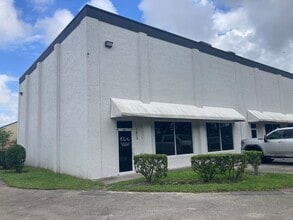 1605-1613 91st Ct, Vero Beach, FL for lease Building Photo- Image 1 of 14