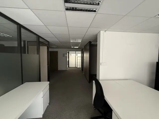 Office in Marseille for lease - Interior Photo - Image 3 of 6