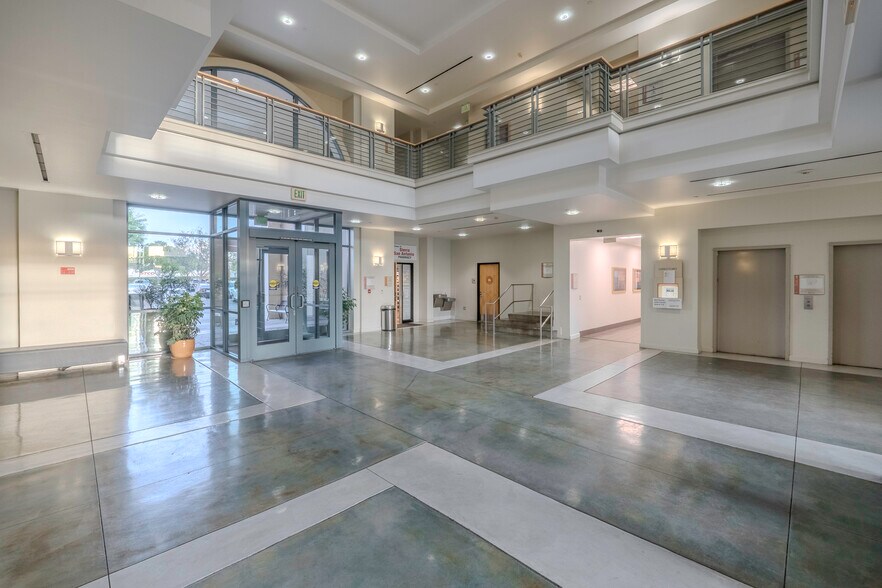 16465 Sierra Lakes Pky, Fontana, CA à louer - Photo intérieure - Image 3 de 18