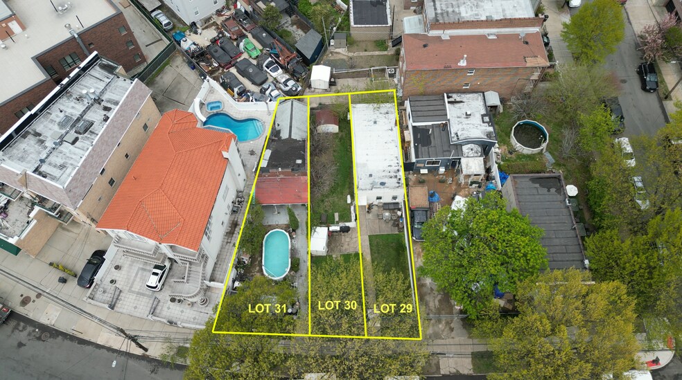 7011 Ditmars Blvd, East Elmhurst, NY à vendre - Photo du bâtiment - Image 3 de 35
