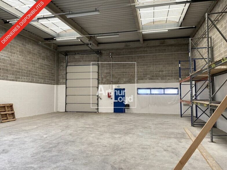 Flex in Lieusaint for lease - Building Photo - Image 2 of 7