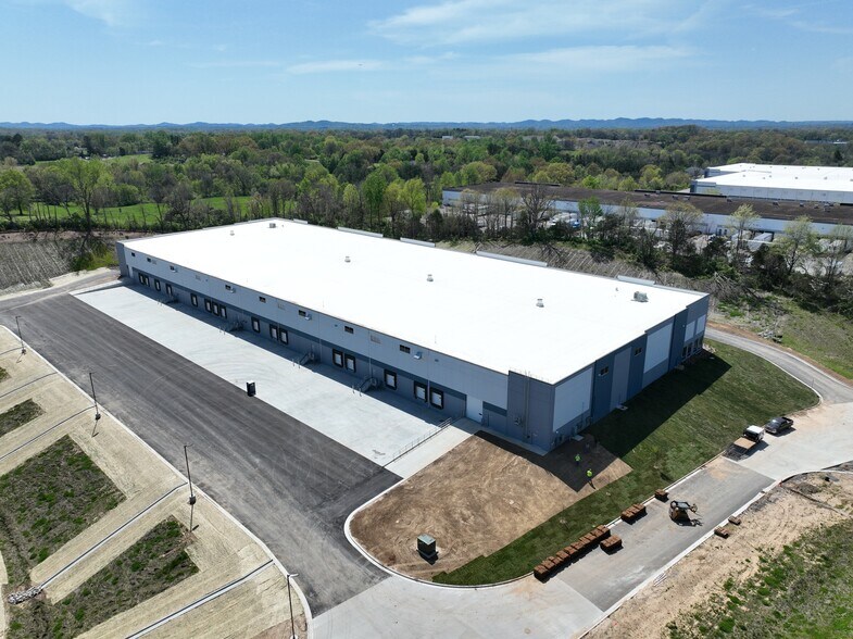 900 Airpark Commerce Dr, Nashville, TN à louer - Photo du bâtiment - Image 3 de 6