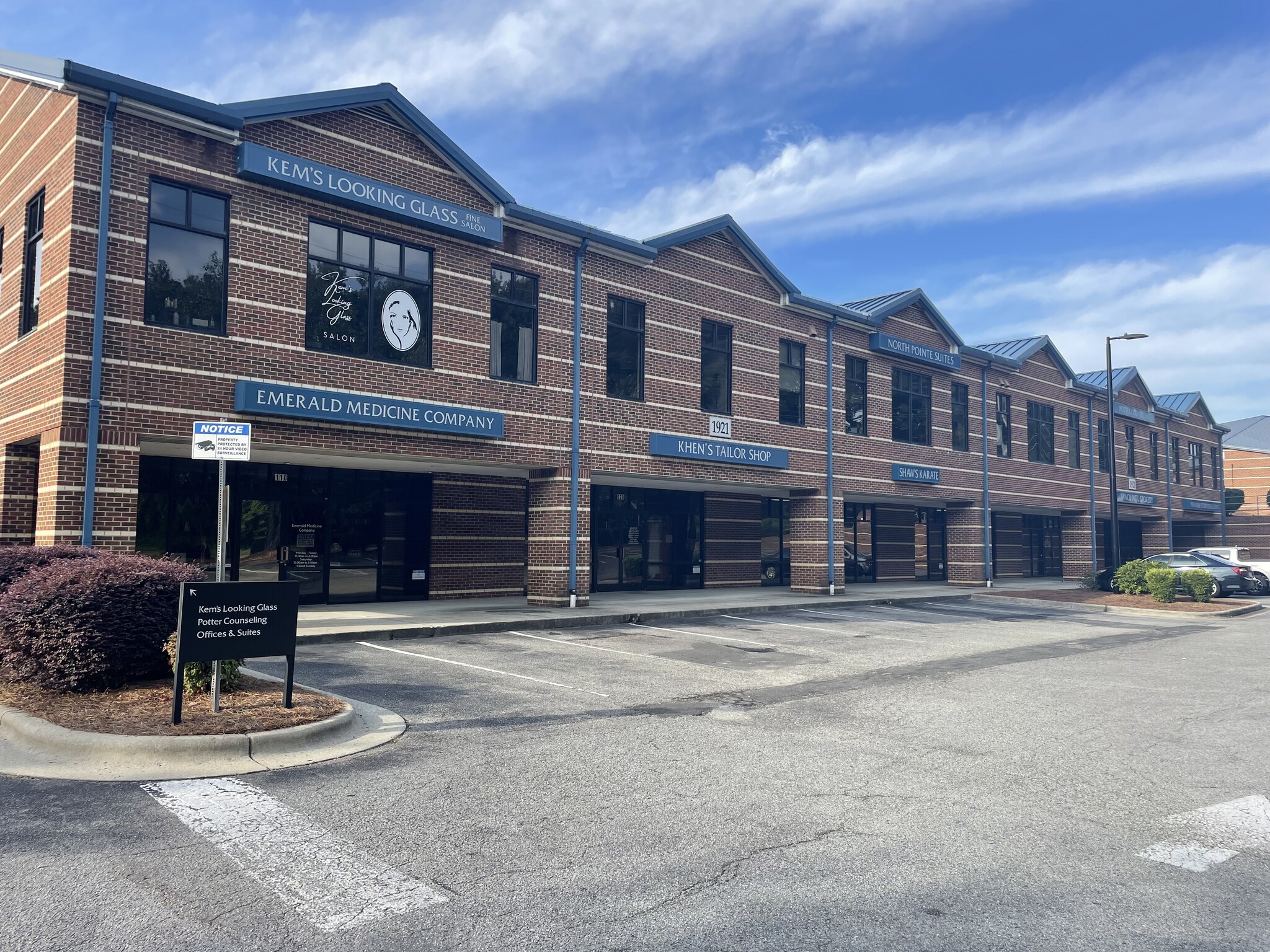 1921-2005 North Pointe Dr, Durham, NC for lease Primary Photo- Image 1 of 6