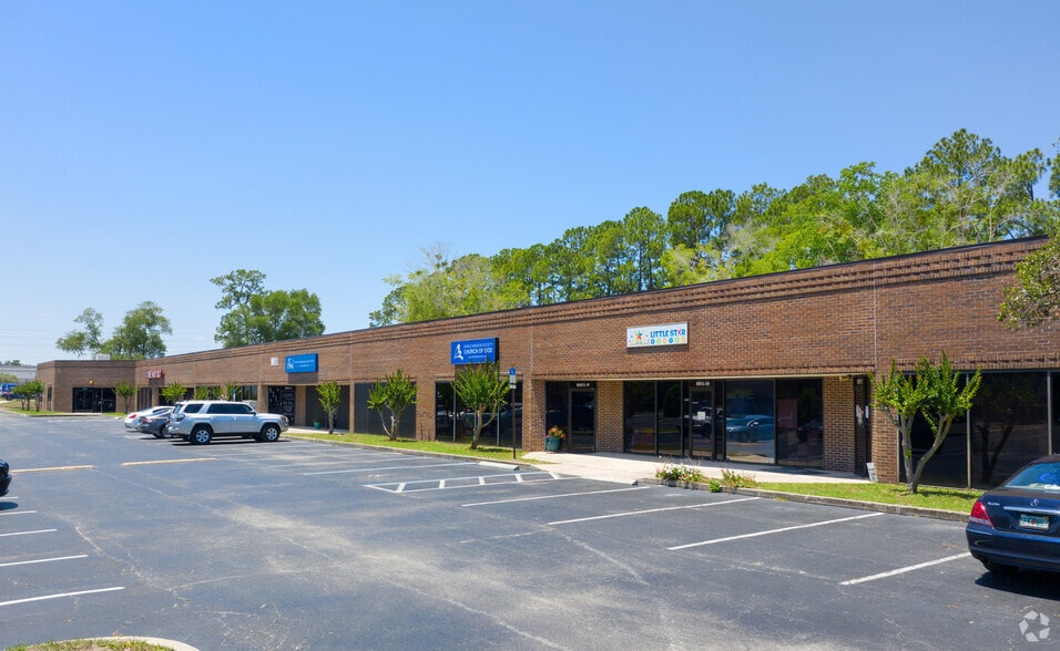8011 Philips Hwy, Jacksonville, FL for lease - Building Photo - Image 2 of 11