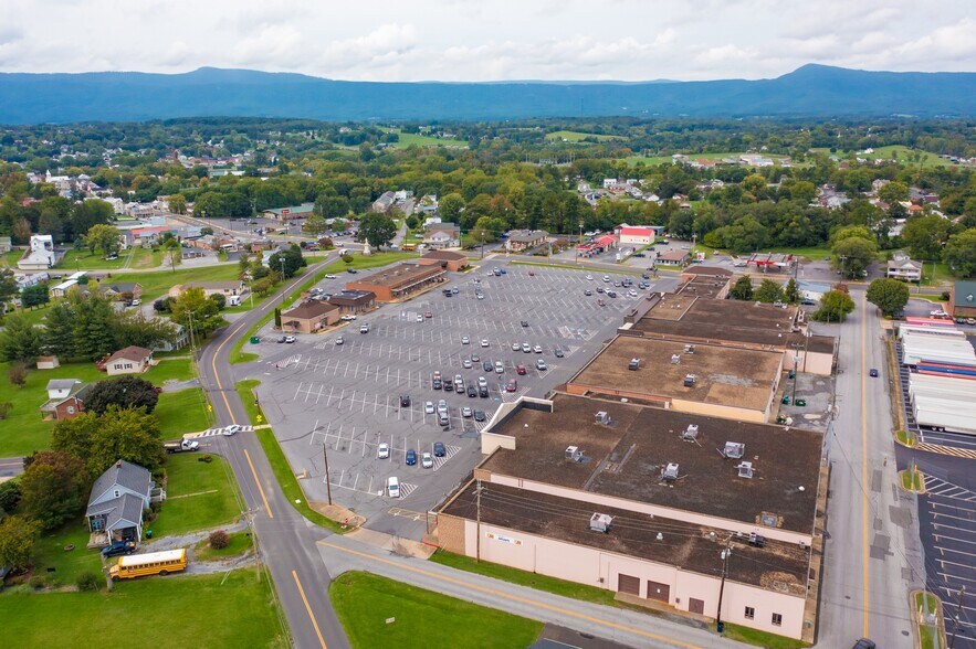 12 Luray Shopping Ctr, Luray, VA à louer - Photo du bâtiment - Image 3 de 11