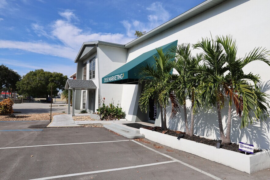 2231-2233 Nursery Rd, Clearwater, FL à louer - Photo du bâtiment - Image 2 de 11