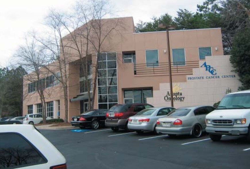7820 Roswell Rd, Atlanta, GA à louer - Photo du bâtiment - Image 2 de 12