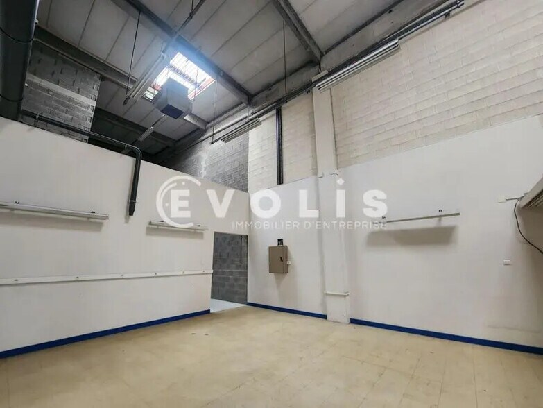 Flex in Saint-Quentin-Fallavier for lease - Interior Photo - Image 3 of 27