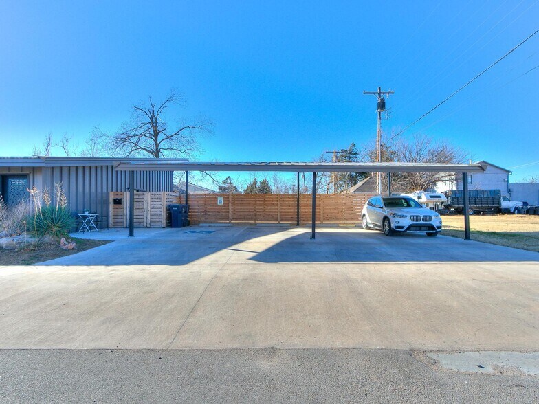 711 N Douglas Ave, Oklahoma City, OK à vendre - Photo du bâtiment - Image 3 de 28