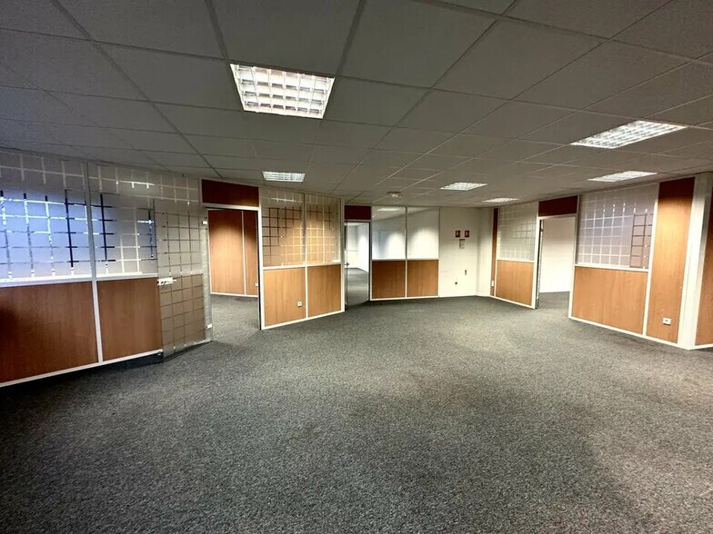 Office in ILLKIRCH-GRAFFENSTADEN for lease - Interior Photo - Image 3 of 6