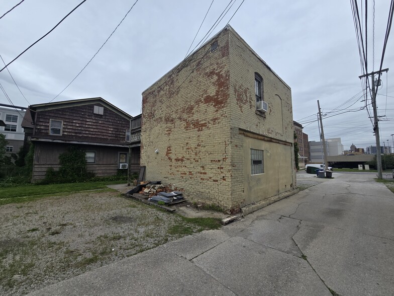 813 W Berry St, Fort Wayne, IN for sale - Building Photo - Image 3 of 57