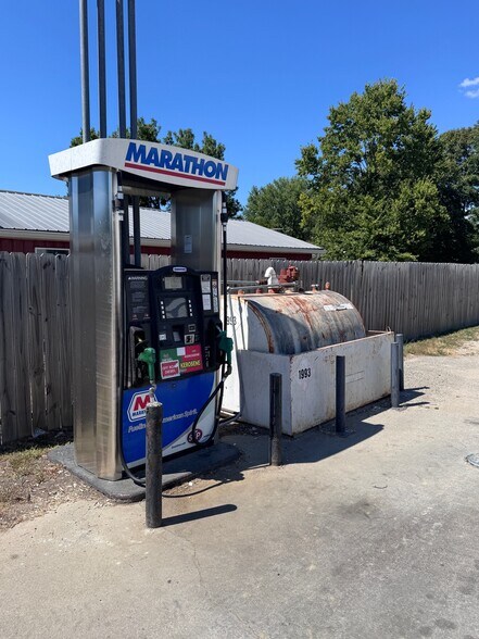 111 W Main St, Laurel, IN à vendre - Photo du bâtiment - Image 2 de 5