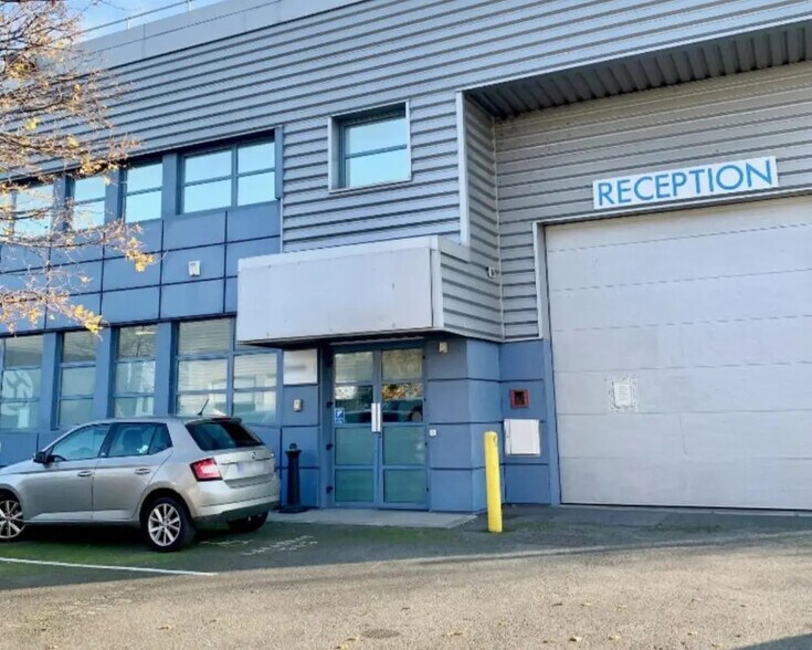 Flex dans La Courneuve à louer - Photo du bâtiment - Image 2 de 5