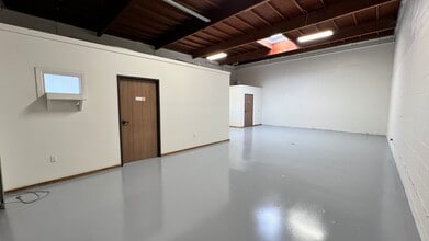 17124 S Western Ave, Gardena, CA for lease Interior Photo- Image 1 of 4