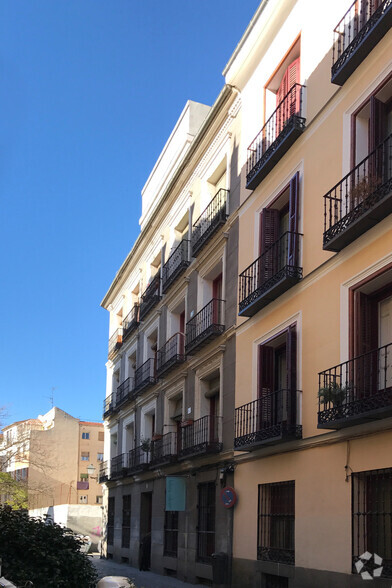 Calle del Almendro, 4, Madrid, Madrid à louer - Photo du bâtiment - Image 1 de 3