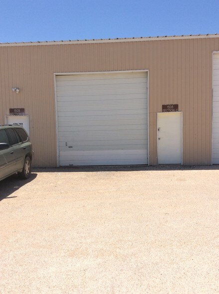 1508 W Montgomery Ave, Midland, TX à louer - Photo du bâtiment - Image 3 de 3