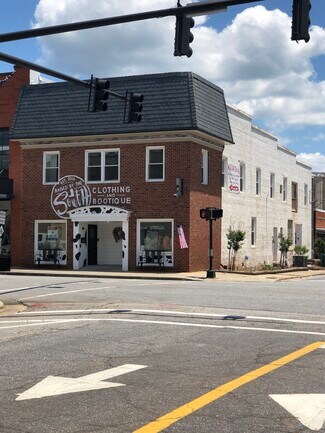 Plus de détails pour 103 N College Ave, Newton, NC - Commerce de détail à louer