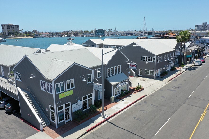 2429 W Coast Hwy, Newport Beach, CA à louer - Photo du bâtiment - Image 3 de 15