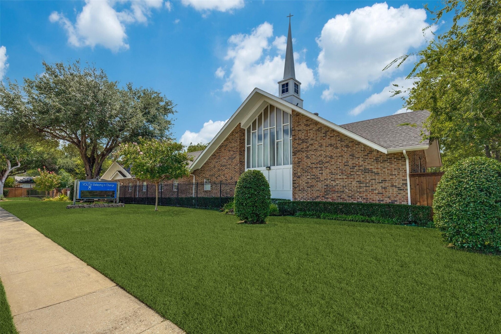 8568 Stults Rd, Dallas, TX for sale Primary Photo- Image 1 of 12