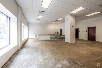 221 3rd Ave SE, Cedar Rapids, IA for lease Interior Photo- Image 2 of 2