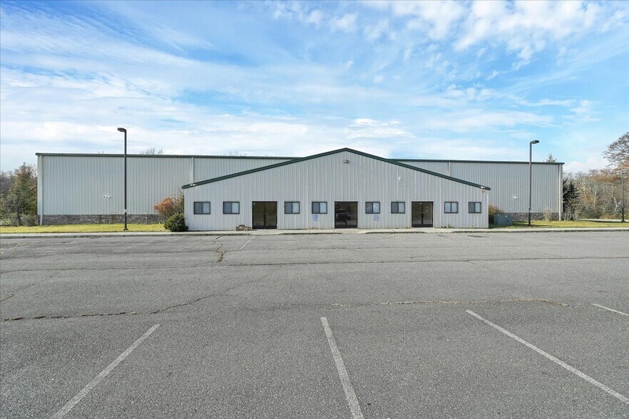 177 Stone Schoolhouse Rd, Bloomingburg, NY for sale - Building Photo - Image 1 of 1