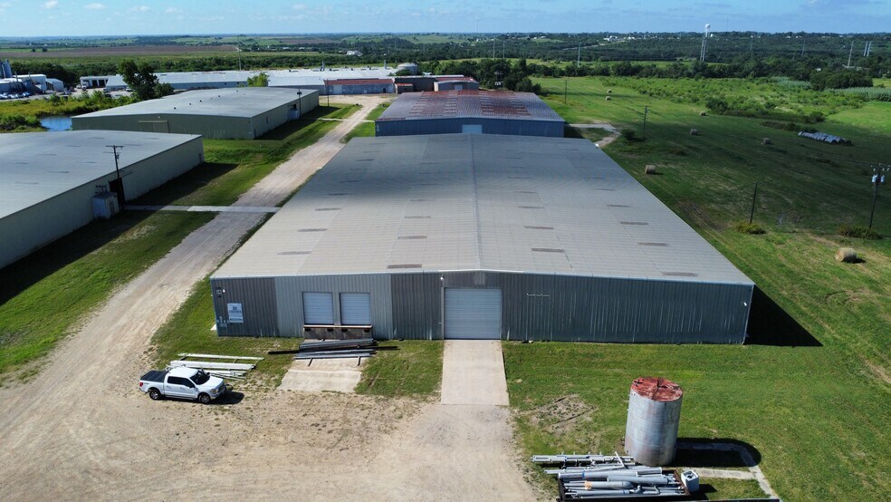 Taylor Light Industrial Park portefeuille de 6 propriétés à vendre sur LoopNet.ca - Photo du bâtiment - Image 3 de 5
