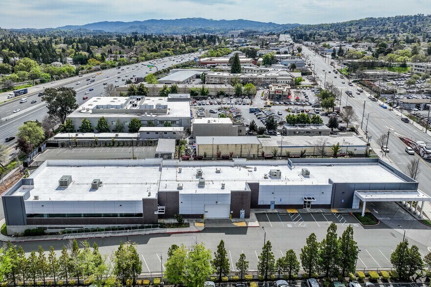 2860 N Main St, Walnut Creek, CA à vendre - Photo du bâtiment - Image 2 de 6