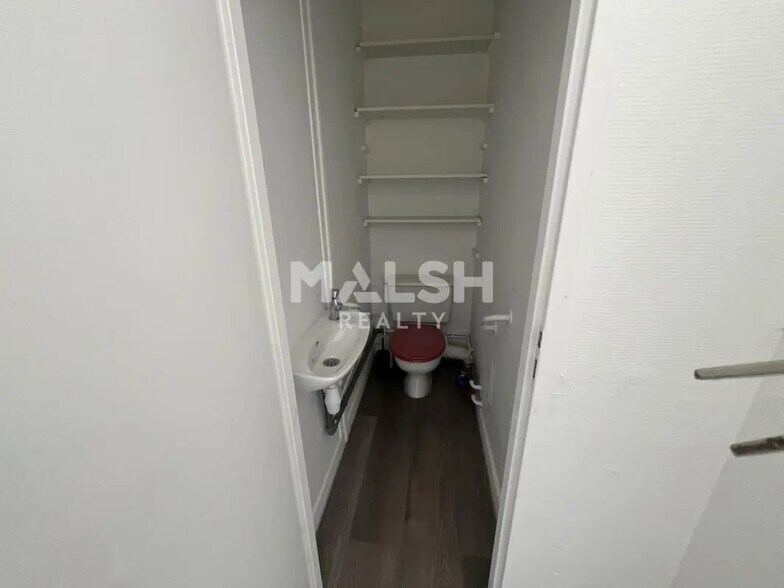 Retail in Rillieux-la-Pape for lease - Interior Photo - Image 3 of 5