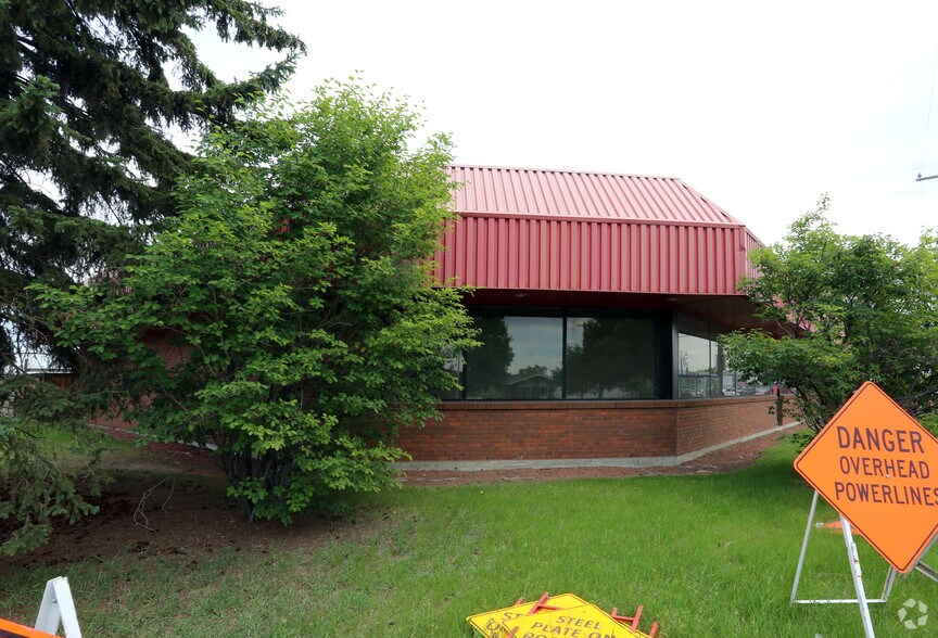 10010 132nd Ave NW, Edmonton, AB à vendre - Photo du bâtiment - Image 2 de 3