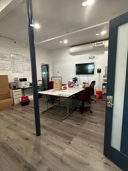 42 Warehouse Rd, Hyannis, MA à louer - Photo du bâtiment - Image 3 de 5