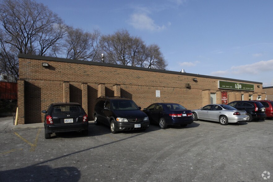 25 Hillcrest Ave, Mississauga, ON à louer - Photo du bâtiment - Image 2 de 2