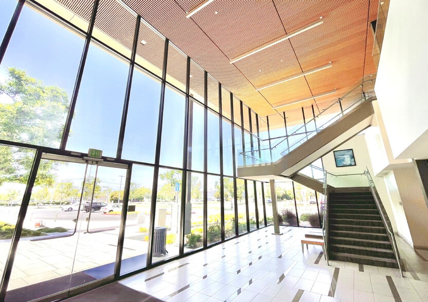 16800 Aston St, Irvine, CA for lease - Lobby - Image 2 of 9