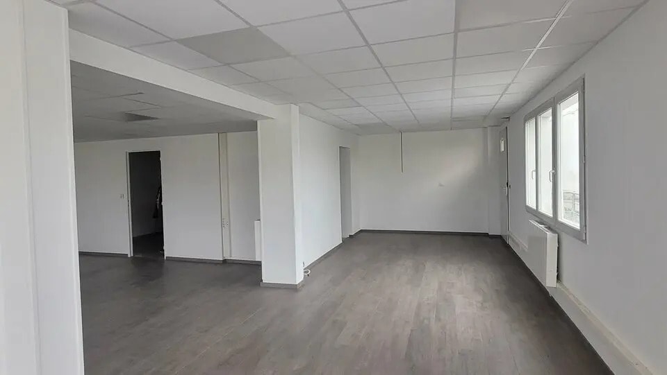 Office in Le Grand-Quevilly for lease - Interior Photo - Image 3 of 6