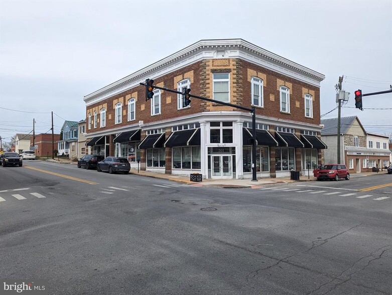 201 George St N, Charles Town, WV for sale - Building Photo - Image 1 of 1