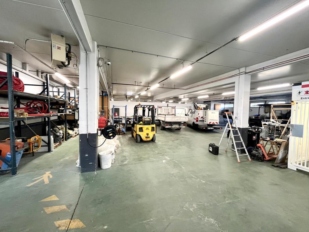 Industrial in Chatou for sale Building Photo- Image 1 of 22