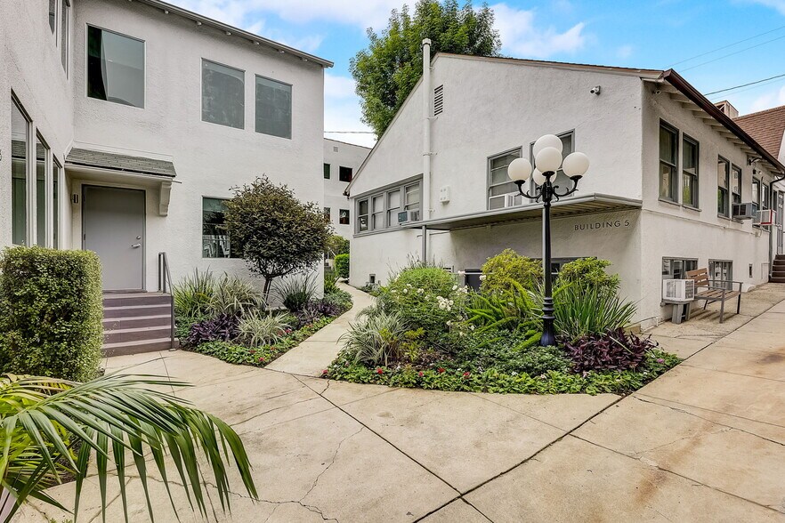 201 N Occidental Blvd, Los Angeles, CA à louer - Photo du bâtiment - Image 2 de 21