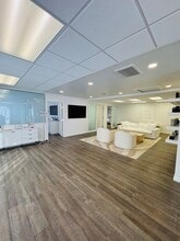 220 Newport Center Dr, Newport Beach, CA à louer Photo intérieure- Image 1 de 6