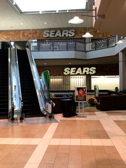3 Mid Rivers Mall, Saint Peters, MO à louer - Photo intérieure - Image 2 de 6