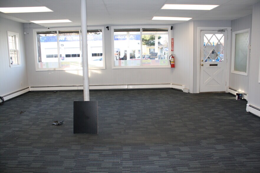 119-121 E Main St, Milford, MA à louer - Photo du bâtiment - Image 2 de 3