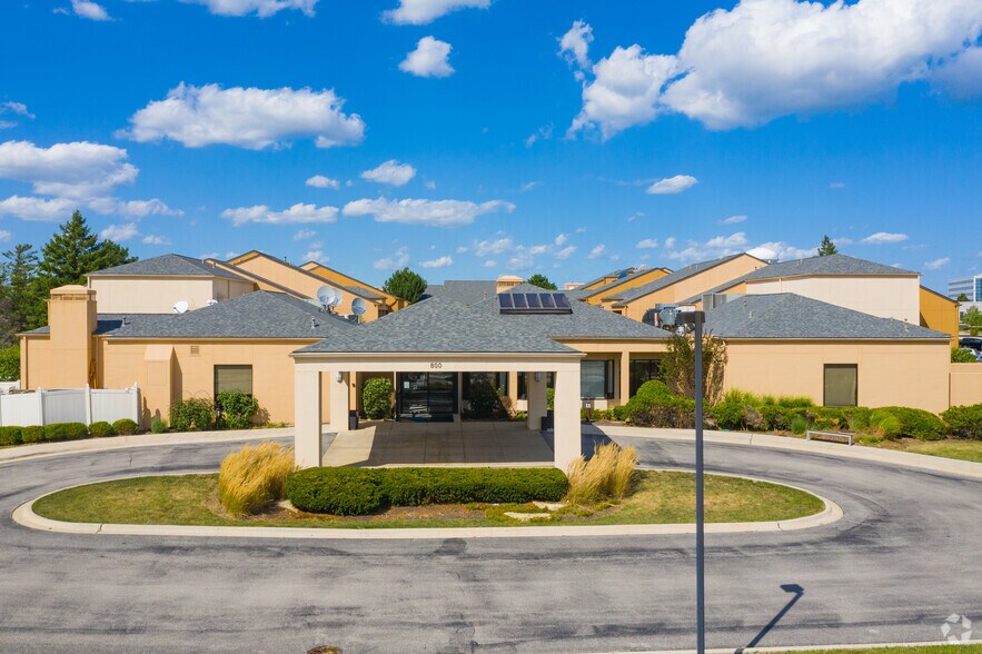 800 Lake Cook Rd, Deerfield, IL à vendre - Photo du bâtiment - Image 2 de 33