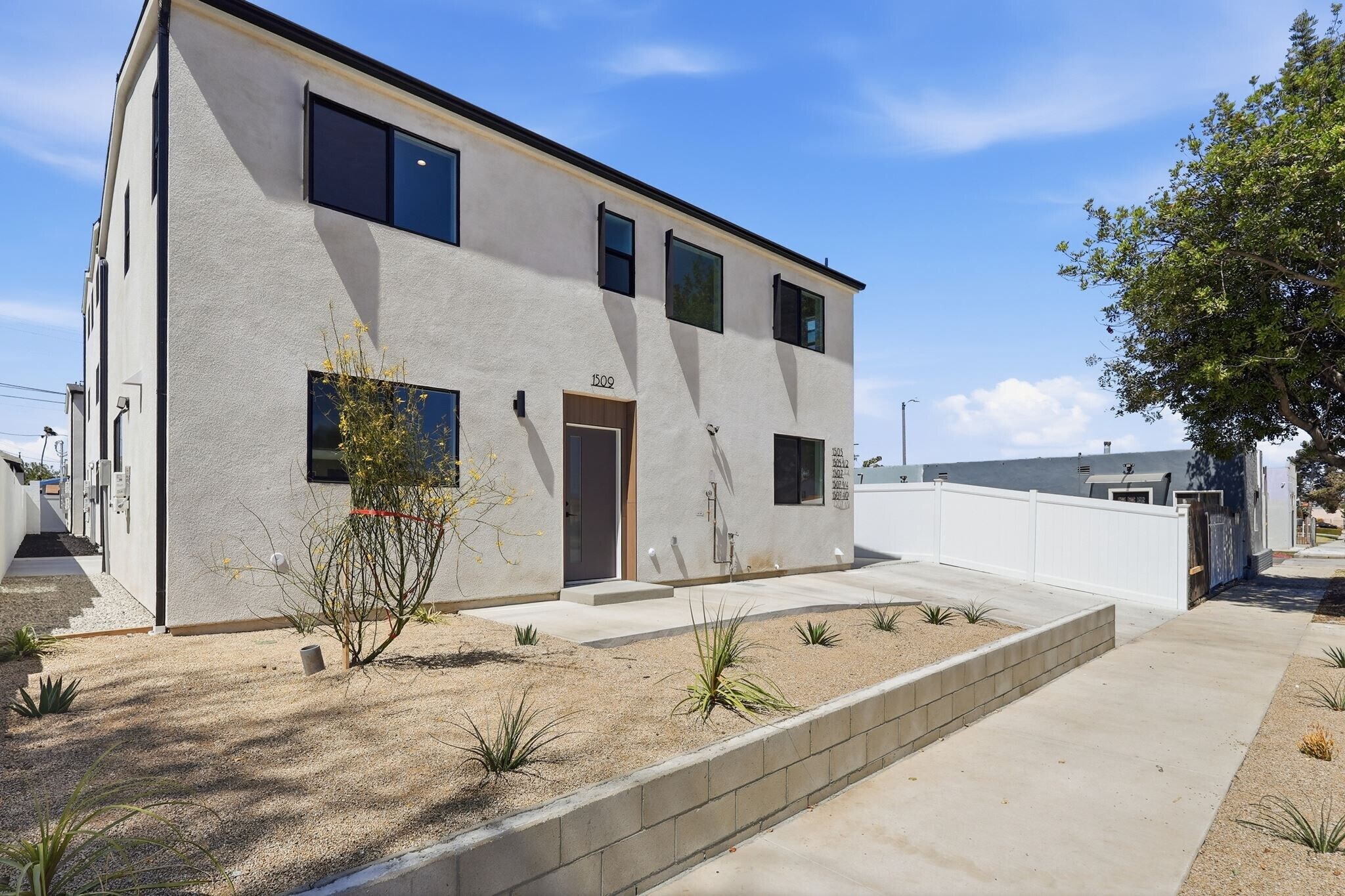 1507 W 83rd St, Los Angeles, CA à vendre Photo principale- Image 1 de 54