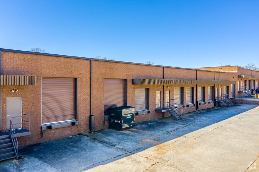 5060 N Royal Atlanta Dr, Tucker, GA for lease - Building Photo - Image 3 of 8