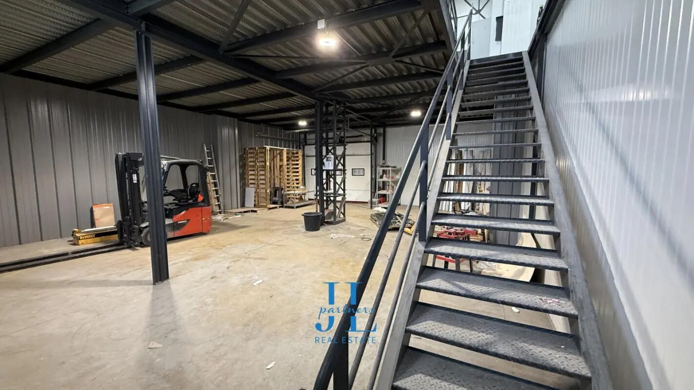 Flex in Bègles for lease Interior Photo- Image 1 of 9
