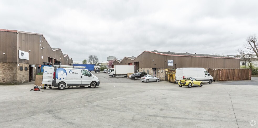 Brighouse Rd, Bradford à louer - Photo du bâtiment - Image 2 de 7