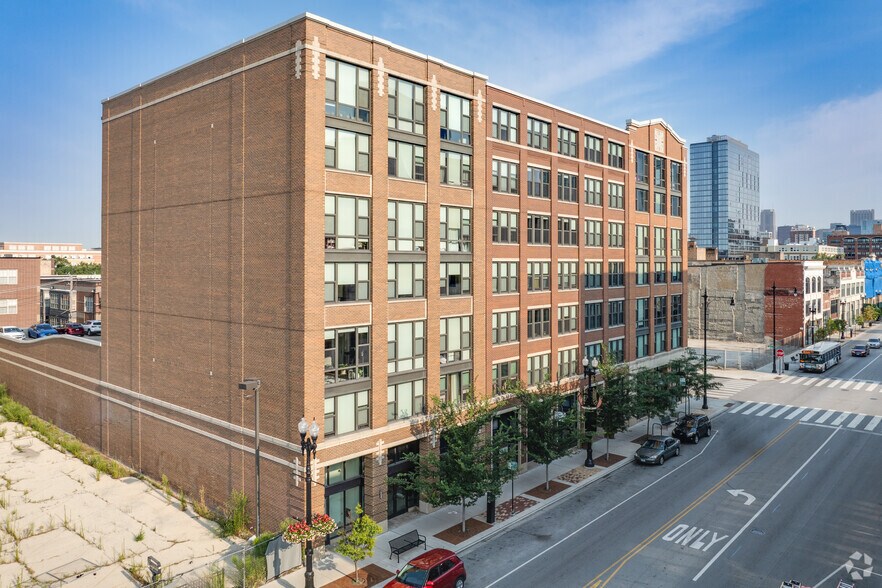 2300 S Michigan Ave, Chicago, IL à louer - Photo du bâtiment - Image 2 de 3