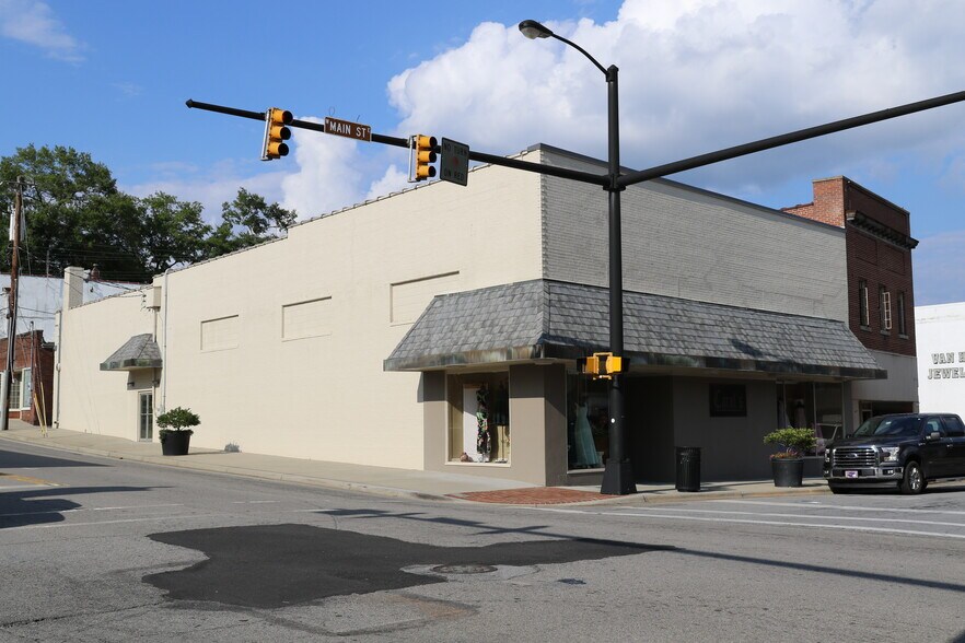 101 E Main St, Elkin, NC for sale - Building Photo - Image 2 of 18