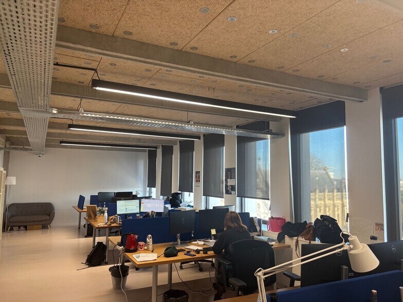 Office in Bordeaux for lease - Building Photo - Image 2 of 5