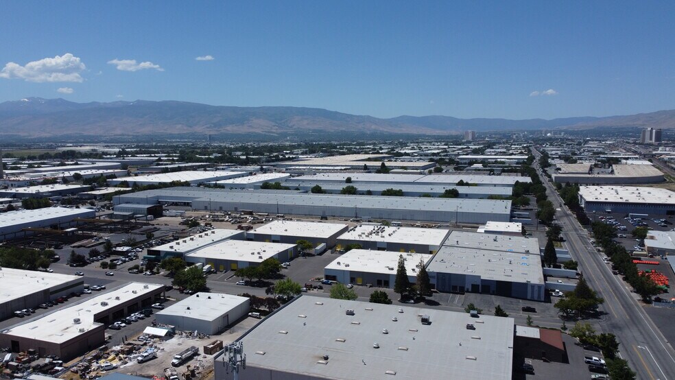 865-879 Deming Way, Sparks, NV à louer - Photo du bâtiment - Image 3 de 4